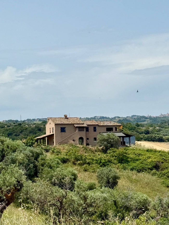 Rustici e Casali in vendita a Cupra Marittima