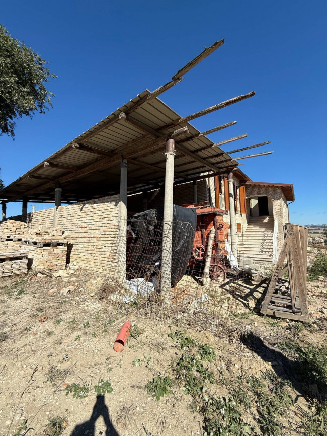 Rustici e Casali in vendita a Appignano del Tronto