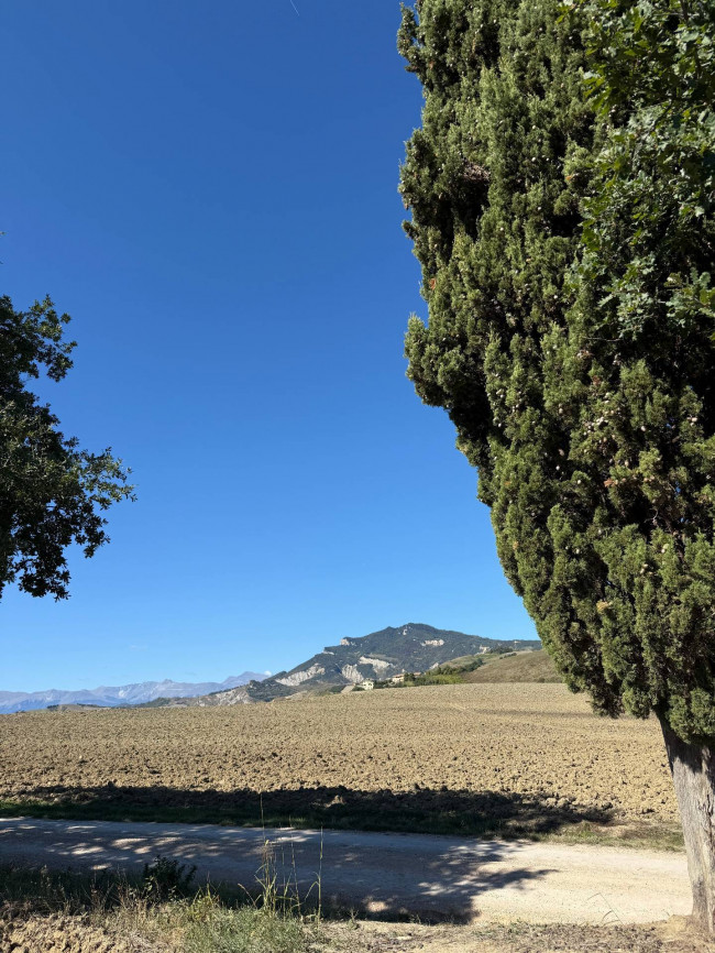 Rustici e Casali in vendita a Appignano del Tronto