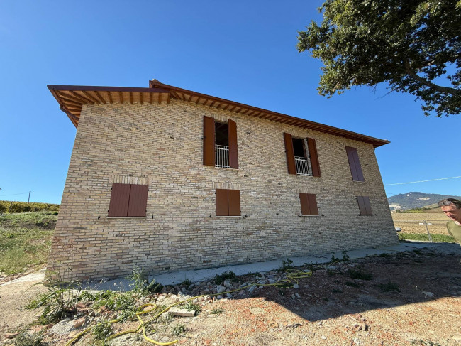 Rustici e Casali in vendita a Appignano del Tronto