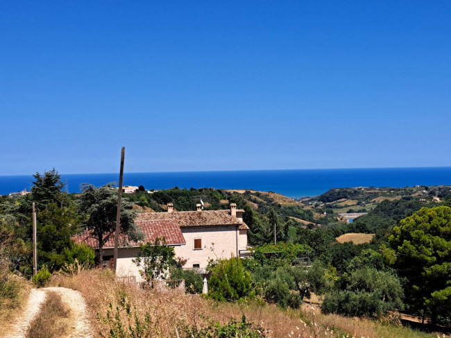Rustici e Casali in vendita a Montefiore dell'Aso