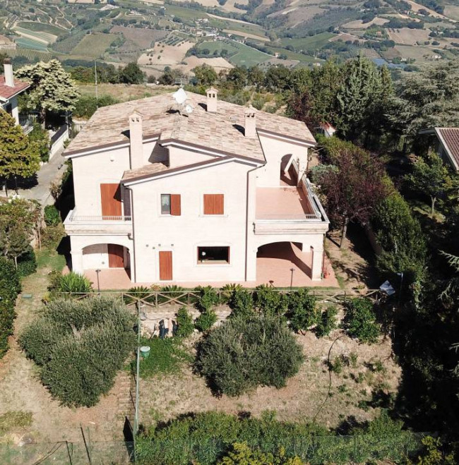 Rustici e Casali in vendita a Montefiore dell'Aso