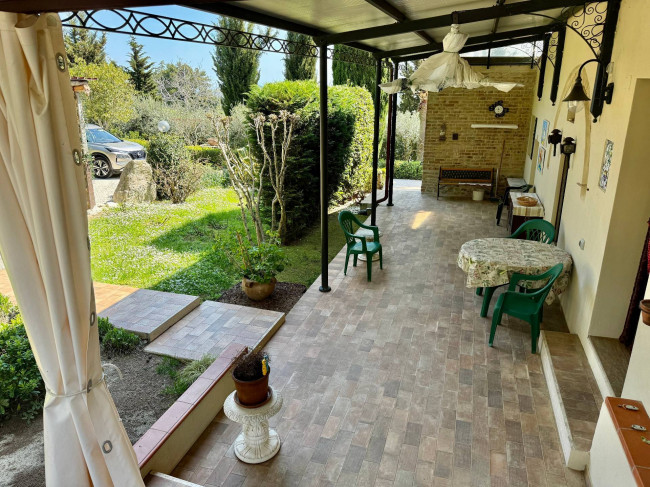Rustici e Casali in vendita a Offida