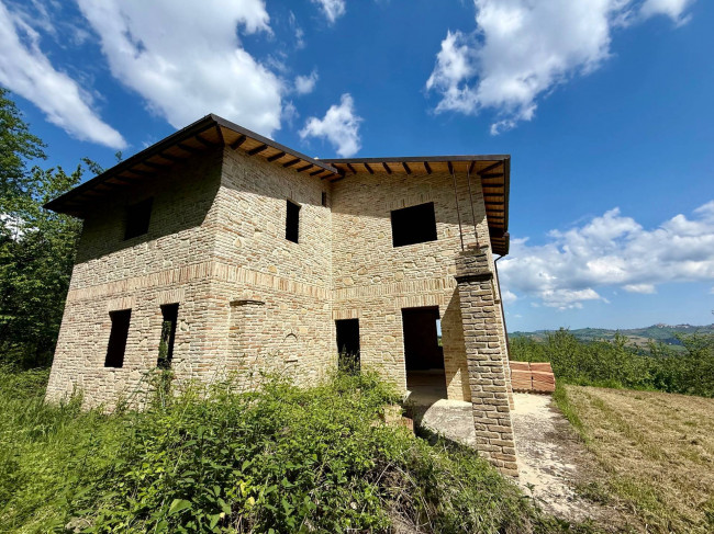 Rustici e Casali in vendita a Castignano
