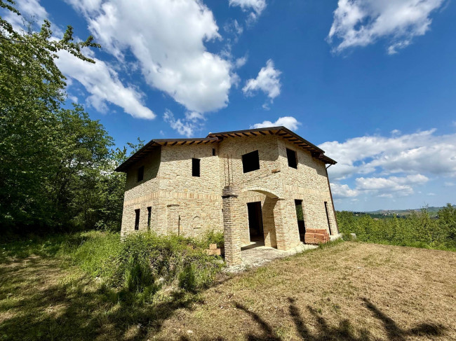 Rustici e Casali in vendita a Castignano