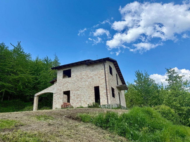 Rustici e Casali in vendita a Castignano