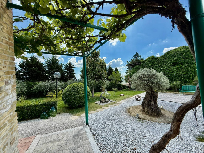 Rustici e Casali in vendita a Offida