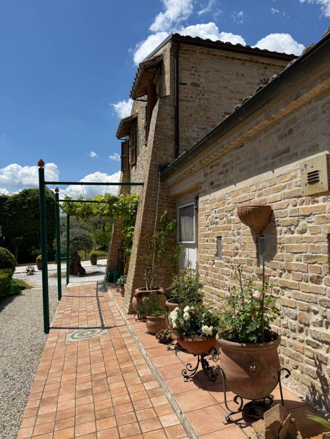 Rustici e Casali in vendita a Offida
