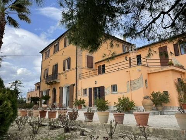 Ville di Prestigio in vendita a Offida
