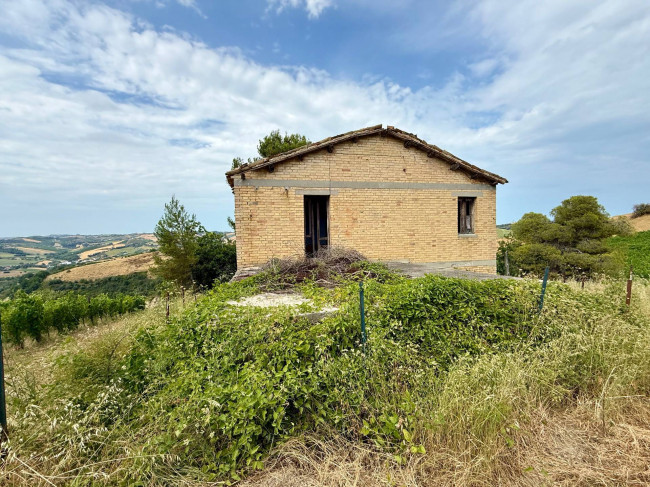 Rustici e Casali in vendita a Offida