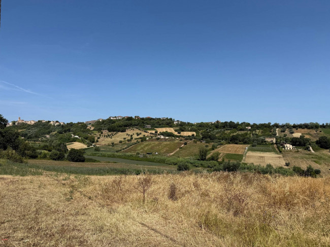 Rustici e Casali in vendita a Altidona