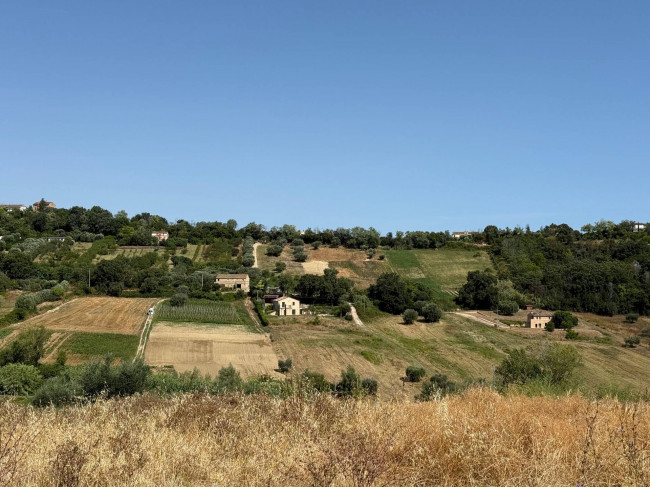 Rustici e Casali in vendita a Altidona