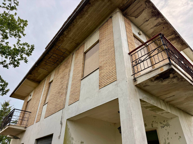Rustici e Casali in vendita a Offida