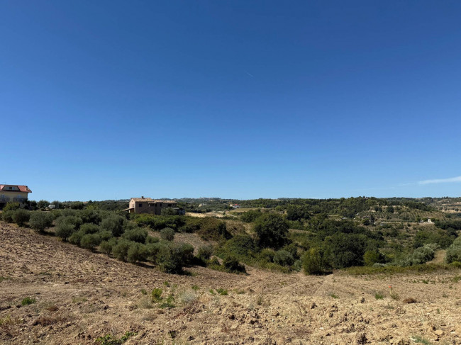 Cottages and Farmhouses for sale in Cupra Marittima