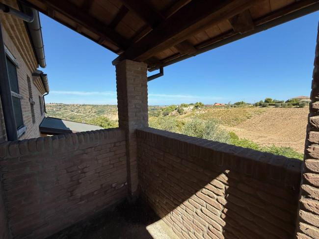 Cottages and Farmhouses for sale in Cupra Marittima