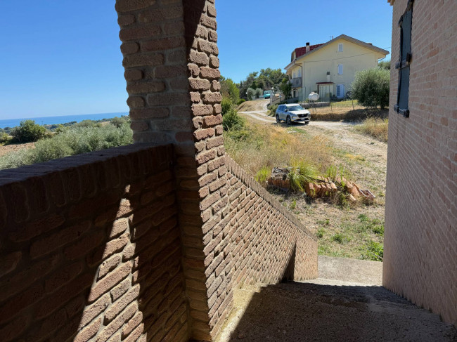 Cottages and Farmhouses for sale in Cupra Marittima