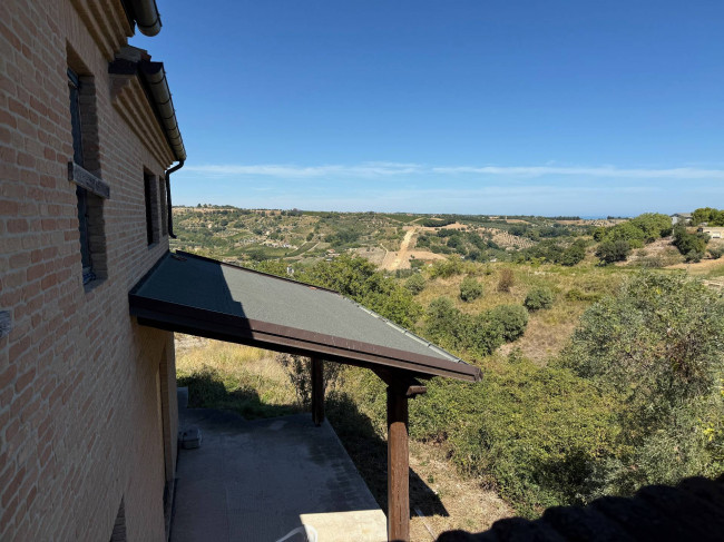 Cottages and Farmhouses for sale in Cupra Marittima