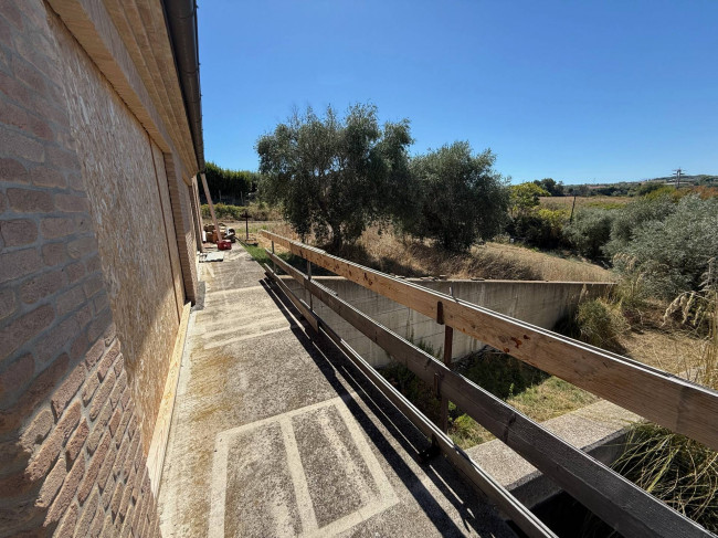 Cottages and Farmhouses for sale in Cupra Marittima