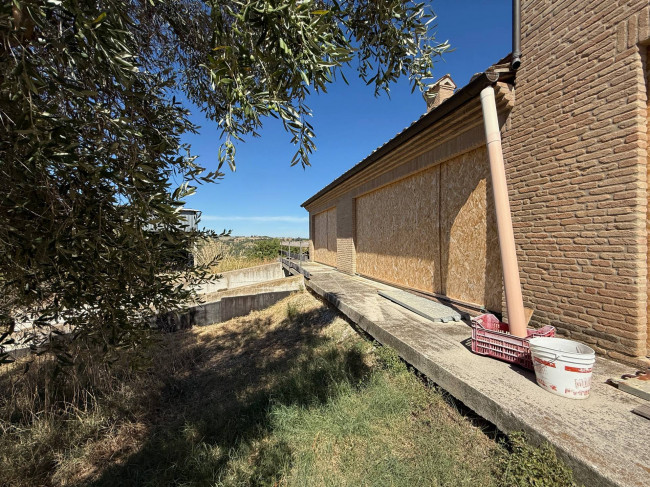 Cottages and Farmhouses for sale in Cupra Marittima