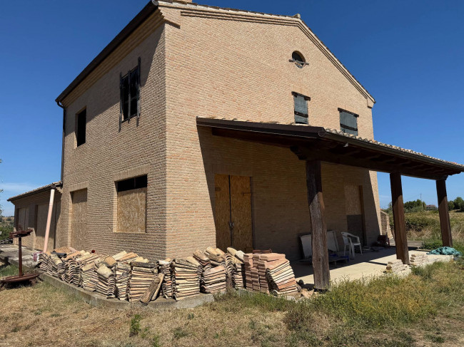Cottages and Farmhouses for sale in Cupra Marittima