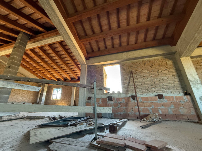 Cottages and Farmhouses for sale in Cupra Marittima