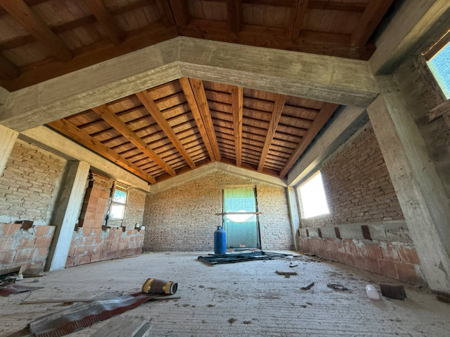 Cottages and Farmhouses for sale in Cupra Marittima