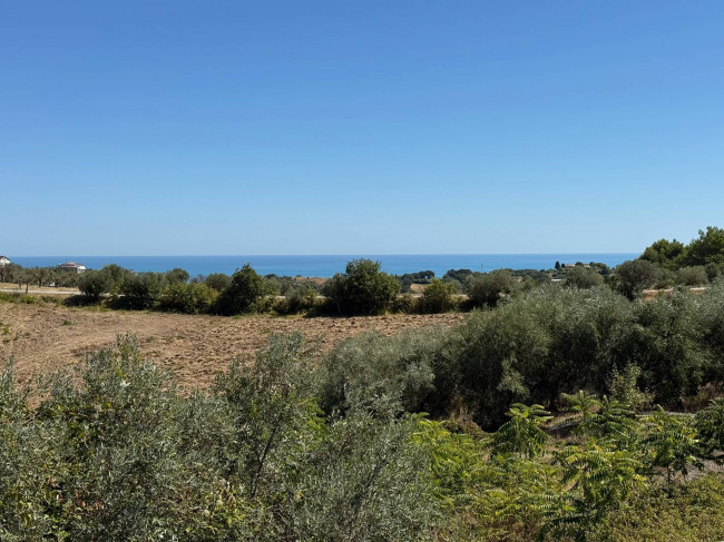 Cottages and Farmhouses for sale in Cupra Marittima