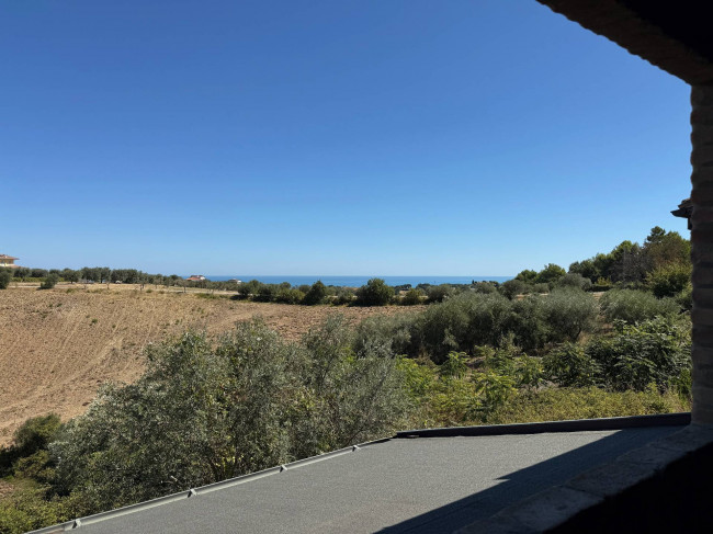 Cottages and Farmhouses for sale in Cupra Marittima