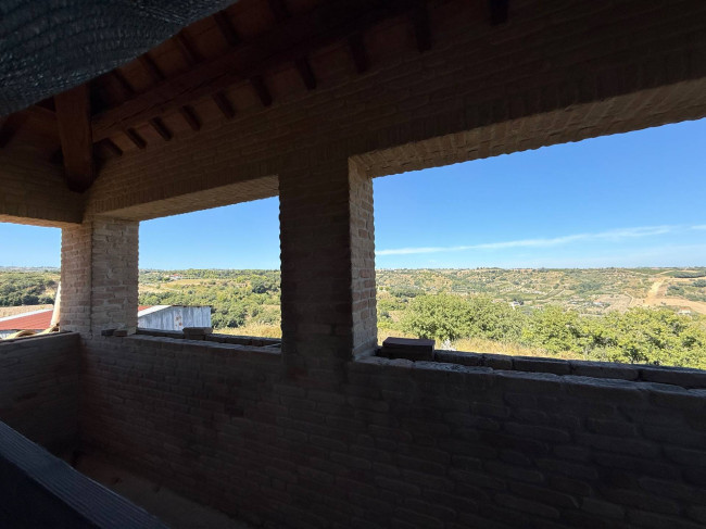 Cottages and Farmhouses for sale in Cupra Marittima