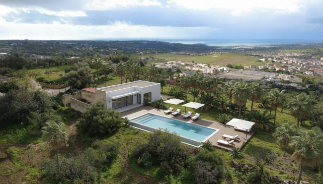 Casali e Fabbricati rurali in Vendita a Scicli