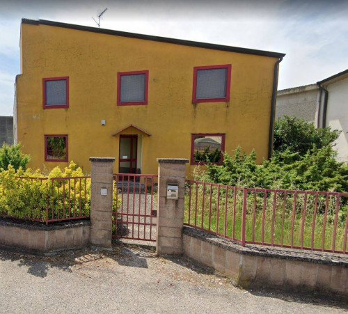 Locale commerciale in Vendita a Curtatone