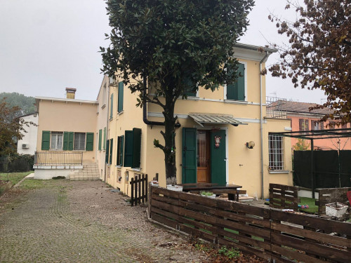Villa in Vendita a Mantova