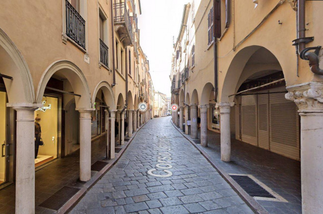 Locale commerciale in Vendita a Mantova