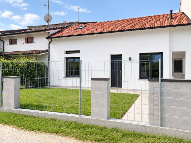 villetta bifamiliare in Vendita a Mantova