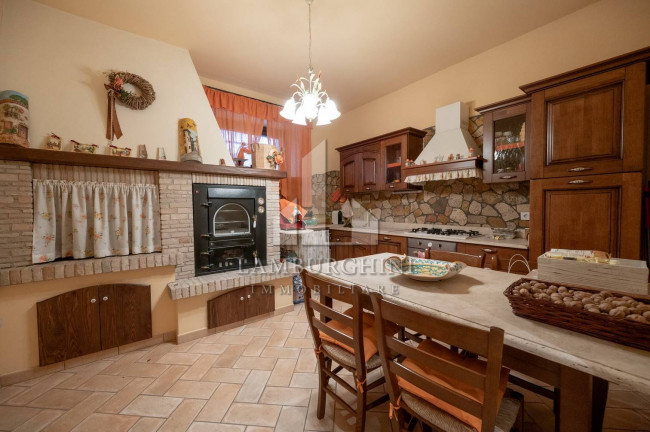 Villa in vendita a Fabriano (AN)
