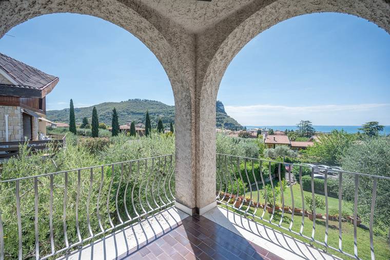 Villa in vendita a Garda (VR)