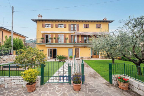 Semi-detached house for Sale in Torri del Benaco