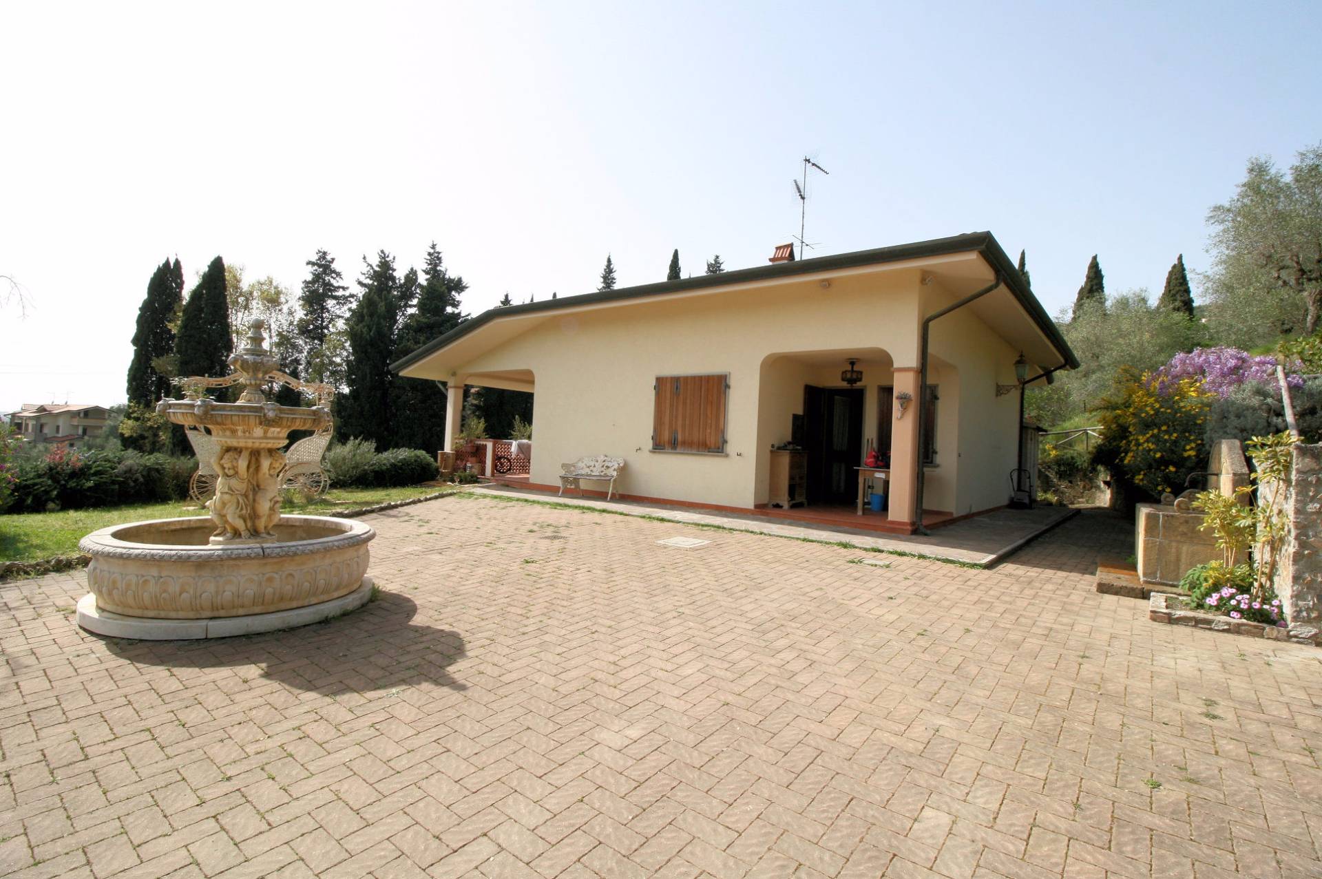 Villa MASSAROSA vendita    ASIP sas di Maurizio Bolognini e C.