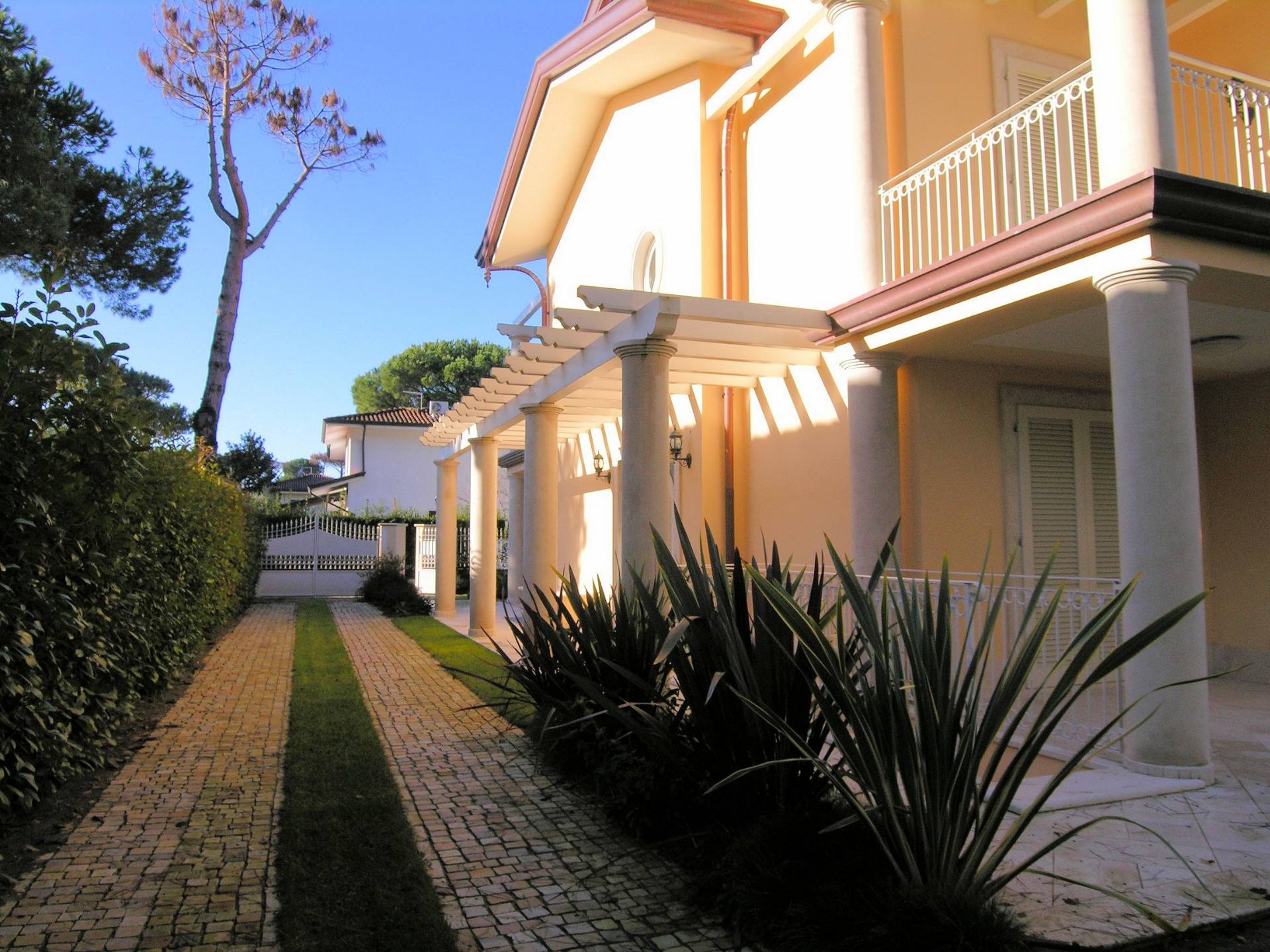 Villa FORTE DEI MARMI vendita    ASIP sas di Maurizio Bolognini e C.