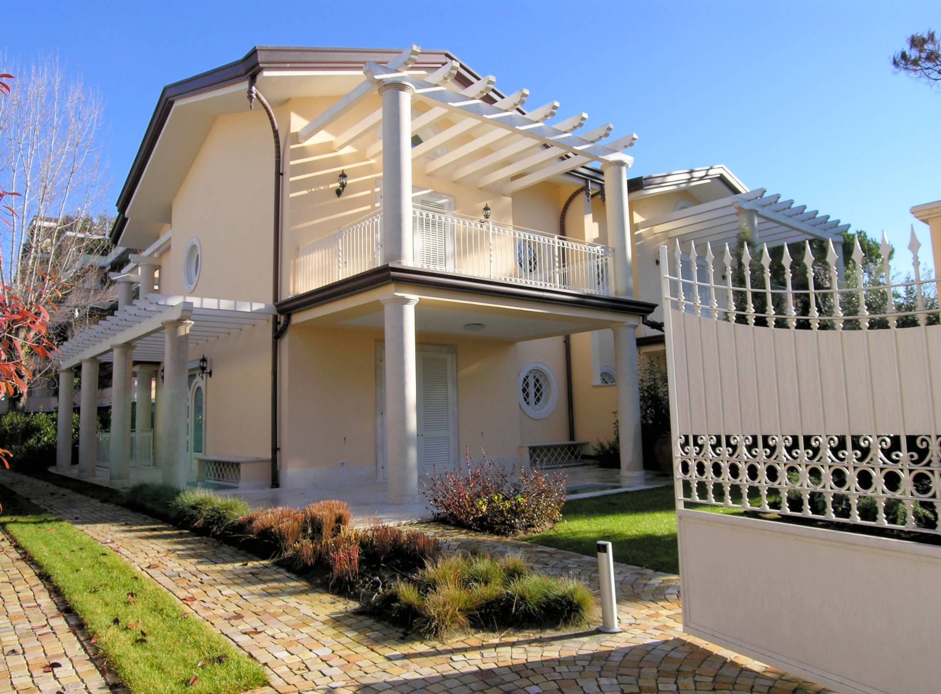 Villa FORTE DEI MARMI vendita    ASIP sas di Maurizio Bolognini e C.