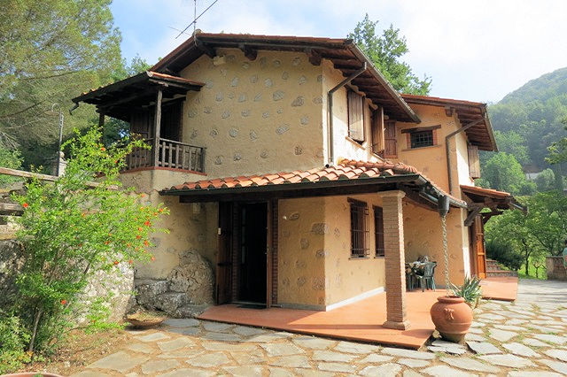  pietrasanta vendita quart: capezzano monte asip sas di maurizio bolognini e c.