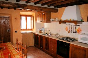 Terratetto semindipendente in borgo antico in vendita a Pescia
