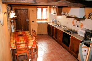 Terratetto semindipendente in borgo antico in vendita a Pescia