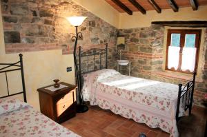 Terratetto semindipendente in borgo antico in vendita a Pescia