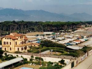 Storico ristorante con bar sul mare con buoni incassi in vendita a Massa
