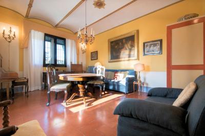 Antica villa padronale con parco in vendita a Pescia
