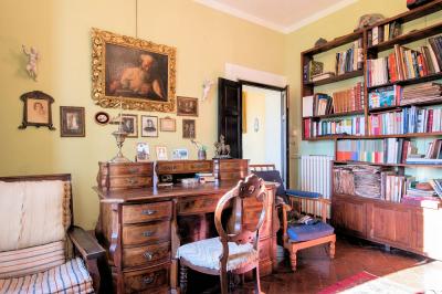 Antica villa padronale con parco in vendita a Pescia