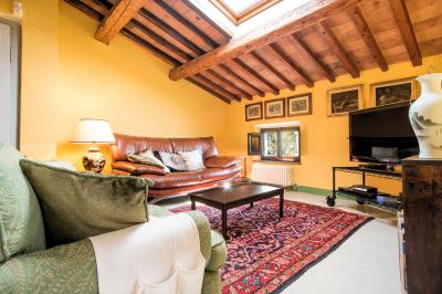 Antica villa padronale con parco in vendita a Pescia