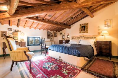 Antica villa padronale con parco in vendita a Pescia