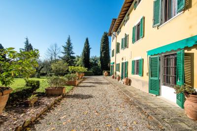 Antica villa padronale con parco in vendita a Pescia